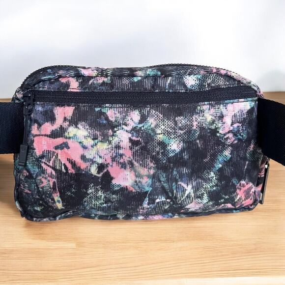 Lululemon Everywhere Belt Bag Dappled Daze Blue Floral Multicolor EUC - Picture 2 of 10
